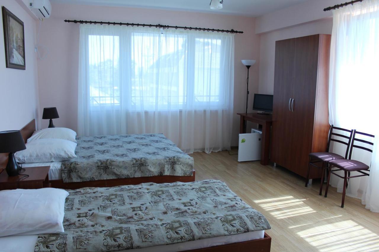 Guest House Zvanba Gagra Exterior photo