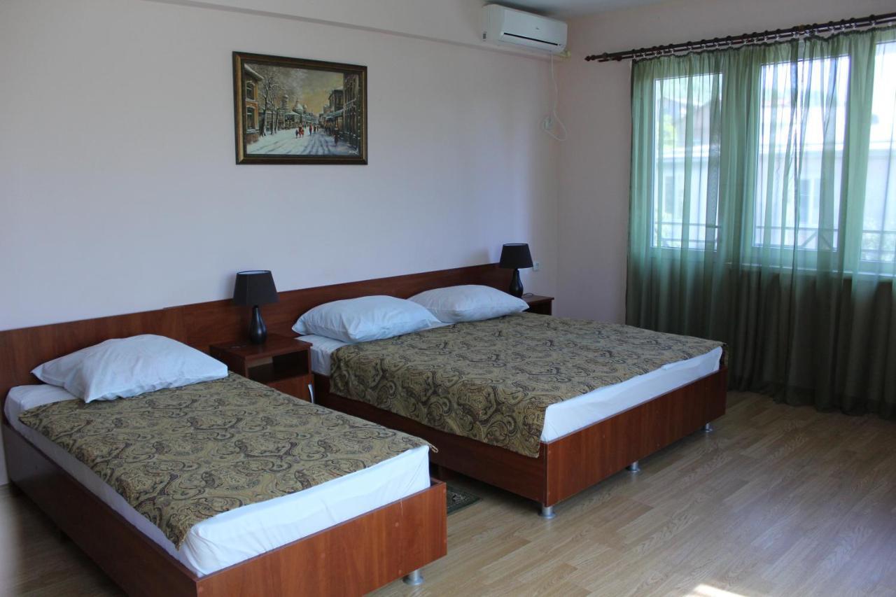 Guest House Zvanba Gagra Exterior photo